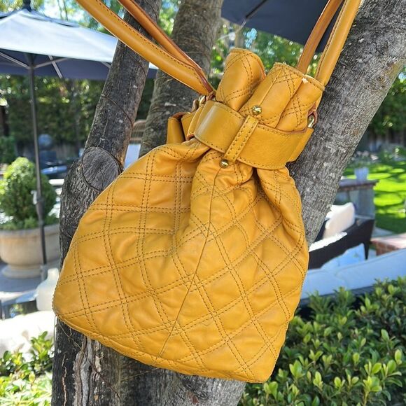 MARC JACOBS RARE mustard yellow calfskin quilted leather shoulder purse. - Picture 5 of 16